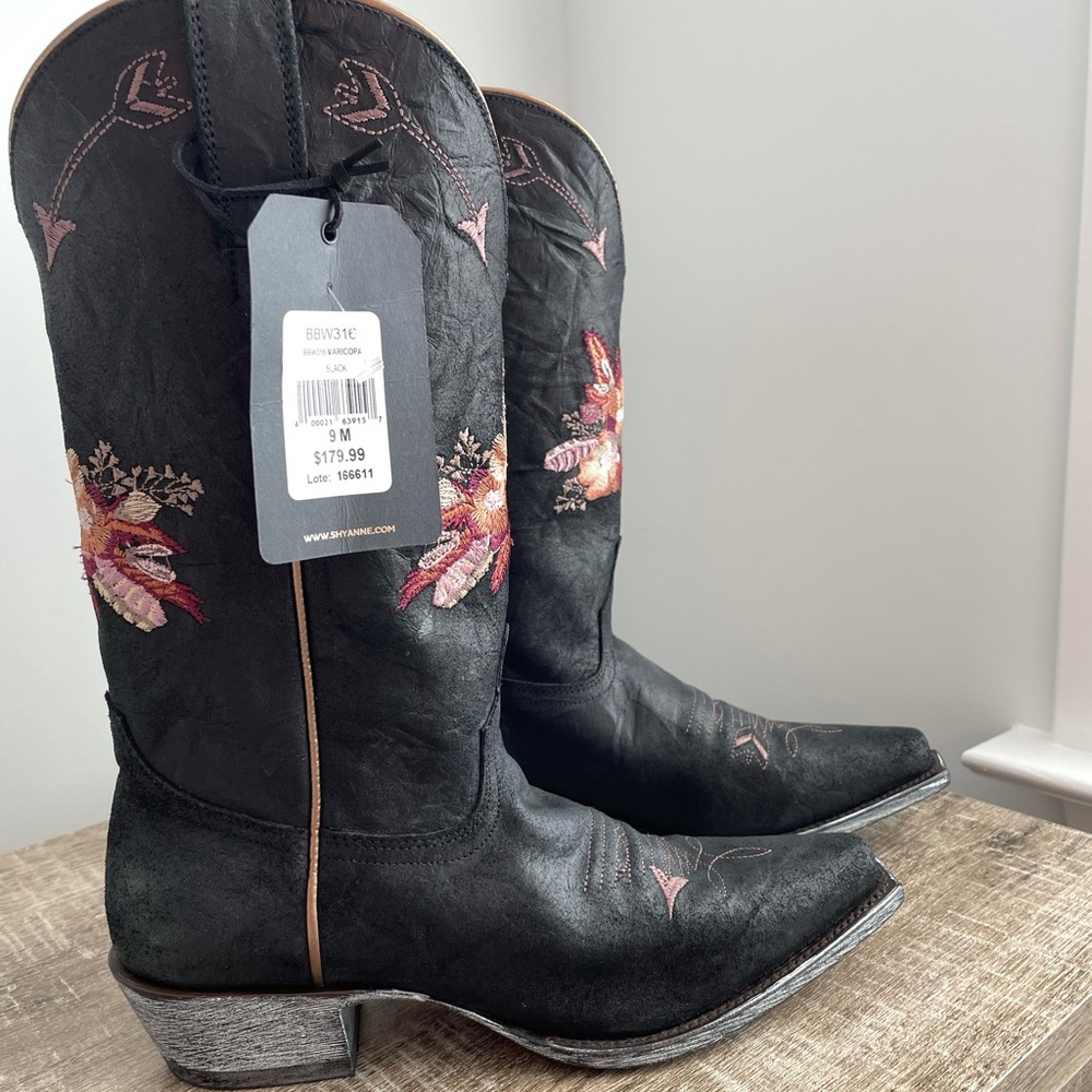 Shyanne Maricopa snip toe boots